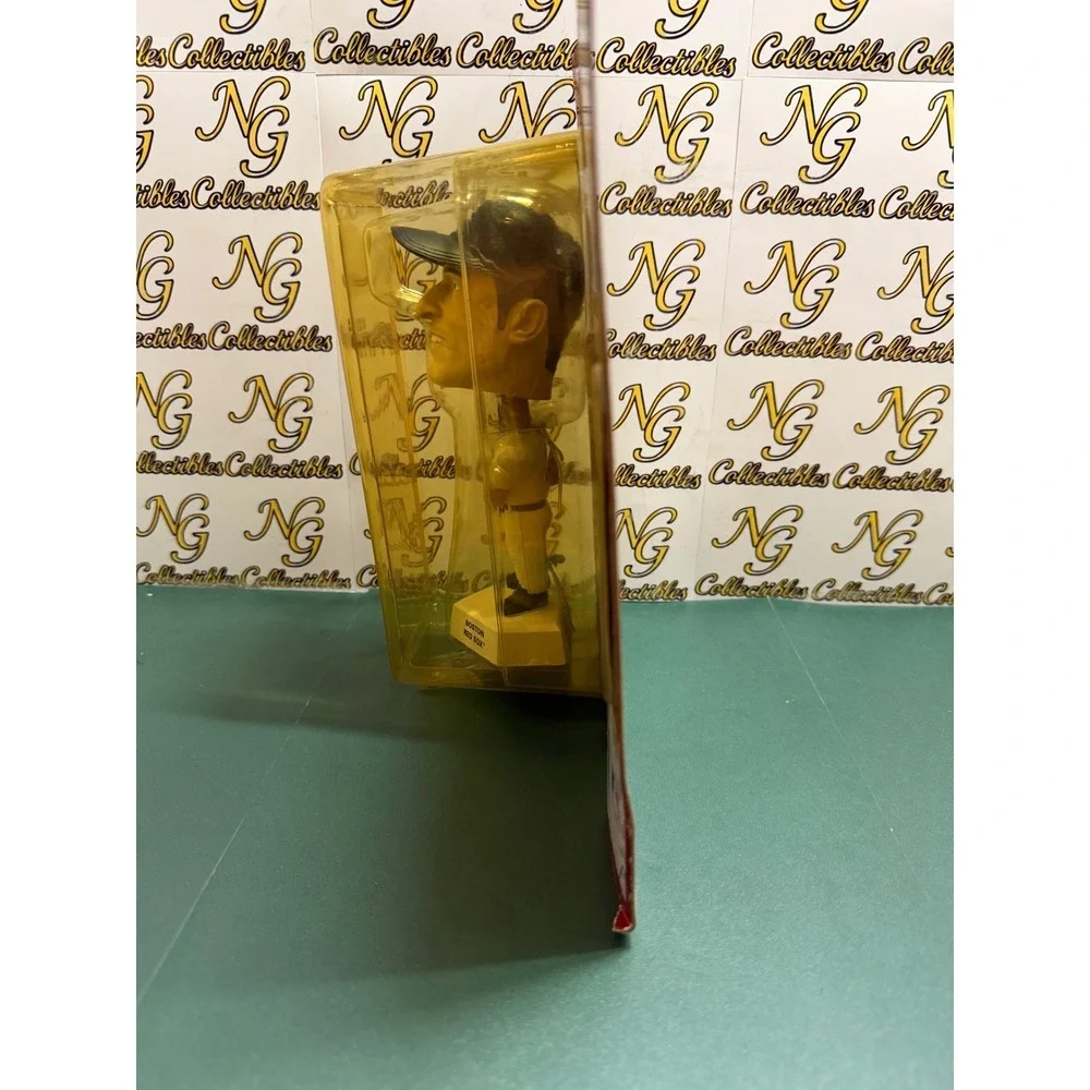 2002 Upper Deck MLB Play Makers Nomar Garciaparra Boston Red Sox Bobblehead Card
